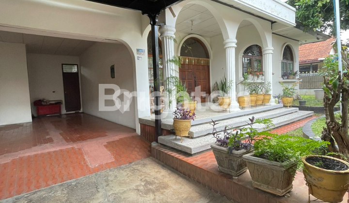 Rumah Strategis Dalam Komplek Tenang Nyaman Dekat Pondok Indah Mall Jakarta Selatan