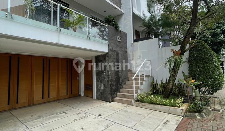 Rumah Modern 3 Lantai Strategis Dekat Pintu Toll Andara Jakarta Selatan Rumah Modern 3 Lantai Strategis Dekat Pintu Toll Andara Jakarta Selatan