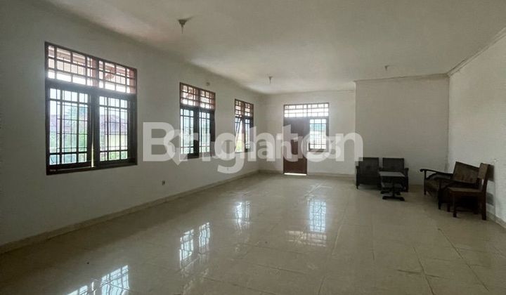 Rumah Dalam Komplek Elite Besar dan Luas dengan Fasilitas Pool di Cinere 2