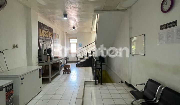 CORNER SHOPHOUSE STRATEGIC LOCATION BUSY MAIN ROAD RAGUNAN SOUTH JAKARTA 2