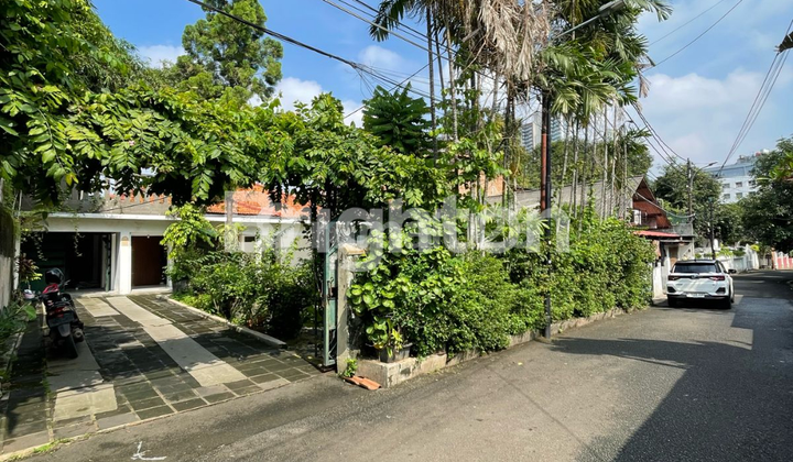 Rumah Strategis Lingkungan Nyaman Asri Kawasan Elite Kemang Jakarta Selatan