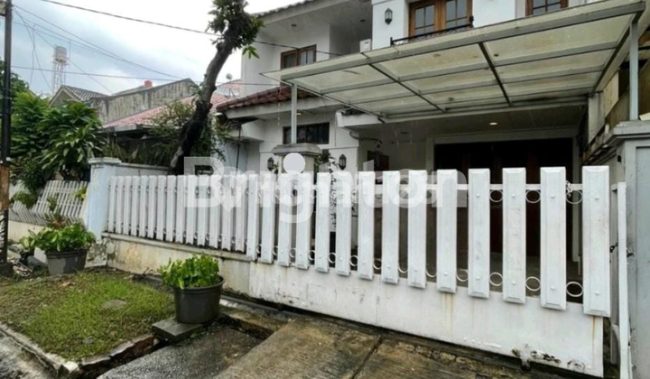 Rumah Terawat Strategis Dalam Komplek Elite Selangkah Menuju Mall Pondok Indah Jakarta Selatan