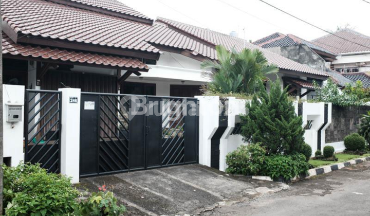 WELL-MAINTAINED STRATEGIC HOUSE NEAR LIMO TOLL GATE ACCESS AND BRIGIF CINERE ESTATE DEPOK
