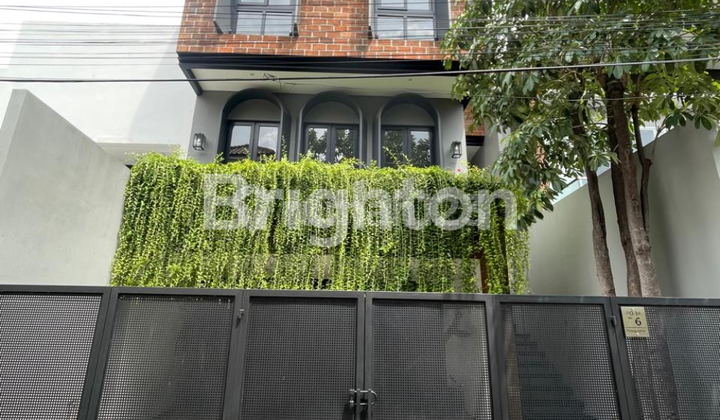 Rumah Cantik New Brand Siap Huni Kawasan Elite Dekat Mall Pondok Indah Jakarta Selatan