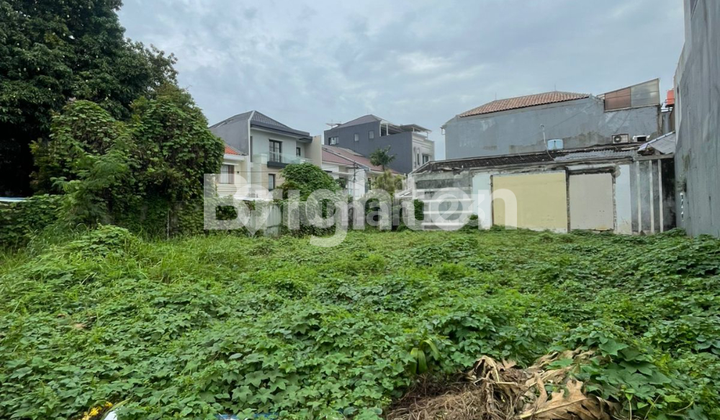 READY-TO-BUILD HOOK LAND IN THE ELITE COMPLEX OF PONDOK INDAH, SOUTH JAKARTA