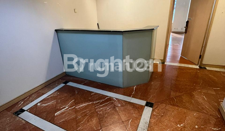 Ruang Kantor Baru Renovasi Semi Furnished Strategis Langka Menara Sudirman Jakarta Pusat 2