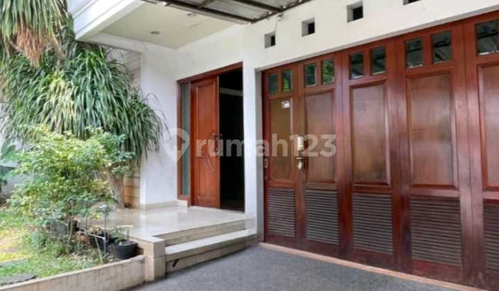 Rumah Bangunan Kokoh Strategis Selangkah ke Gandaria City Mall Jakarta Selatan