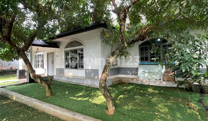 SPACIOUS AND SERENE HOUSE WITH A LARGE YARD NEAR LIMO TOLL GATE, SAWANGAN, DEPOK