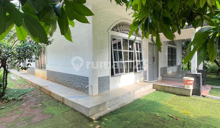 SPACIOUS AND SERENE HOUSE WITH A LARGE YARD NEAR LIMO TOLL GATE, SAWANGAN, DEPOK