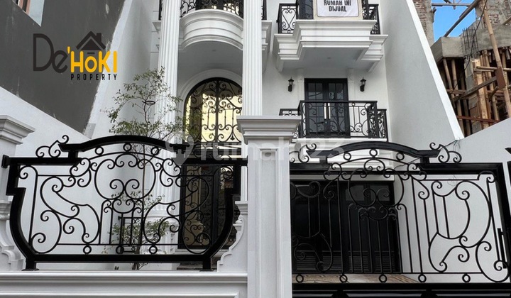 Rumah Mewah European Classic Konsep Split Level di Jagakarsa  1
