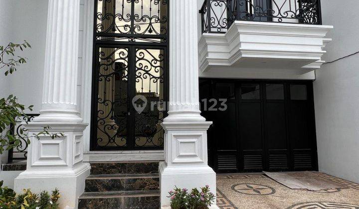 Rumah Mewah European Classic Konsep Split Level di Jagakarsa  4