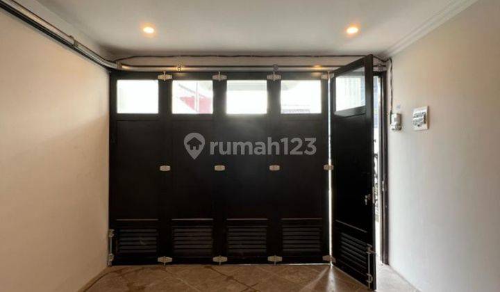 Rumah Mewah European Classic Konsep Split Level di Jagakarsa  6