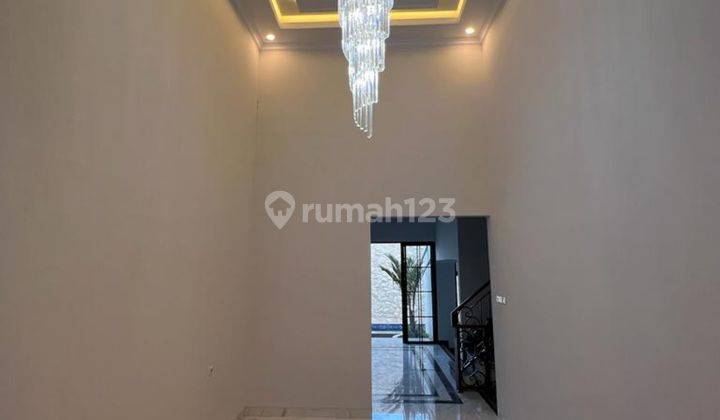 Rumah Mewah European Classic Konsep Split Level di Jagakarsa  7