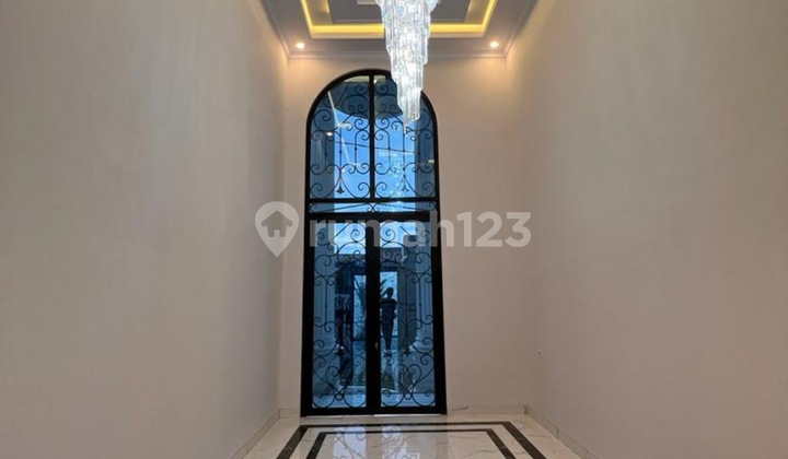 Rumah Mewah European Classic Konsep Split Level di Jagakarsa  8