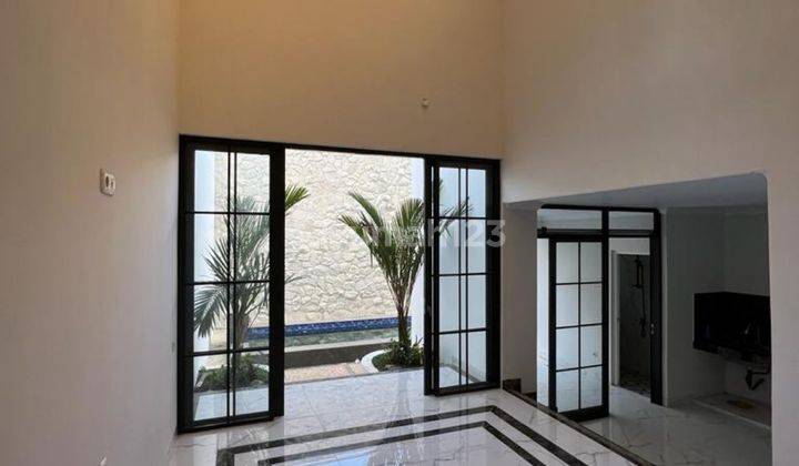 Rumah Mewah European Classic Konsep Split Level di Jagakarsa  10