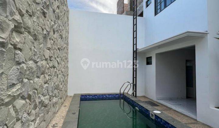 Rumah Mewah European Classic Konsep Split Level di Jagakarsa  13