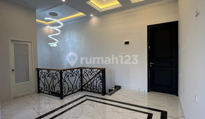 Rumah Mewah European Classic Konsep Split Level di Jagakarsa  15