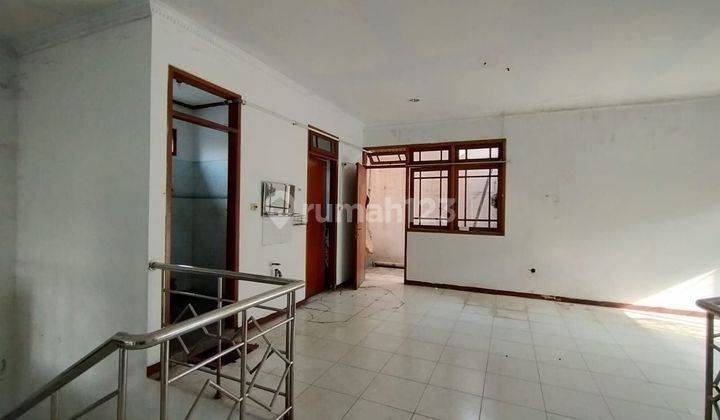 Rumah Sewa Untuk Kantor Radio Dalam Jakarta Selatan  2