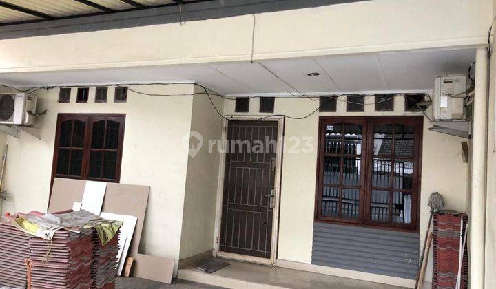 Rumah 2 Lantai di Komplek Perumahan Taman Kota, Daan Mogot 1