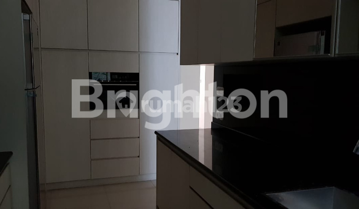 RUMAH TOWNHOUSE JALAN LEBAR DI KEMANG JAKARTA SELATAN