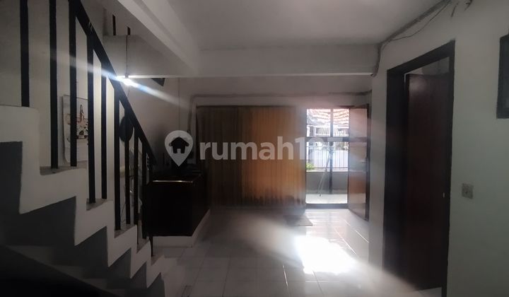 South Duri House 6.5 X 12 Car Access