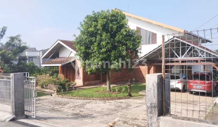 Selling fast, a serene house surrounded by fruit trees in Pamulang, South Tangerang, Cemara Street. Selling fast, a serene house surrounded by fruit trees in Pamulang, South Tangerang, Cemara Street.