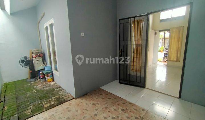 Rumah Bagus, Unfurnished, Sertifikat SHM di Serpong Garden Green River, Tangerang 2