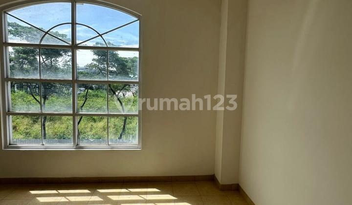 For Sale: Bolsena Corner Shop House