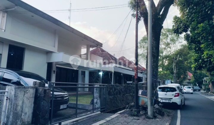 For Sale House / Strategic Commercial Space Jl. Anggrek, Sayap Riau, Bandung Just 2 Minutes From Cihapit Area! 2