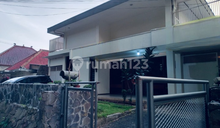 For Sale House / Strategic Commercial Space Jl. Anggrek, Sayap Riau, Bandung Just 2 Minutes From Cihapit Area! 1