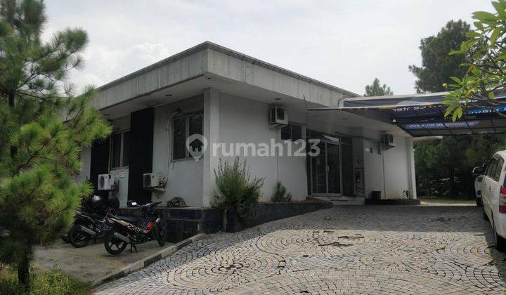 Gudang sewa dengan ruang showroom mewah dan kantor di area kawasan industri Semarang 2