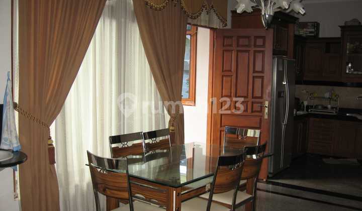 Rumah Area Perumahan Dekat Lapangan Tenis dan Perbukitan 2