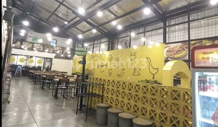 Bangunan usaha di daerah Kampung Kali 1