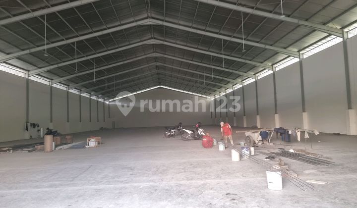 Gudang Dalam Cluster Kawasan Industri Parkir Luas Sekali Cocok Untuk Logistik, Pabrik Makanan, Export Kayu,rumput Laut, Herbal,kayu Lapis.