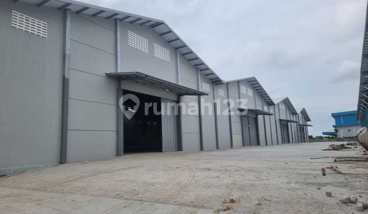 New Medium-Sized Warehouse, Ample Parking. 2