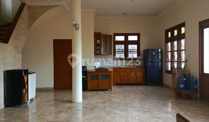 House with Full Ventilation, Air Circulation Flowing, Not Hot. House with Full Ventilation, Air Circulation Flowing, Not Hot.