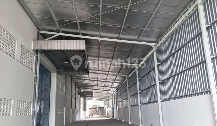 Ready-to-Use Warehouse, Well-Maintained Condition, Loading Dock, Ample Parking, Sturdy, Air Ventilation. 2