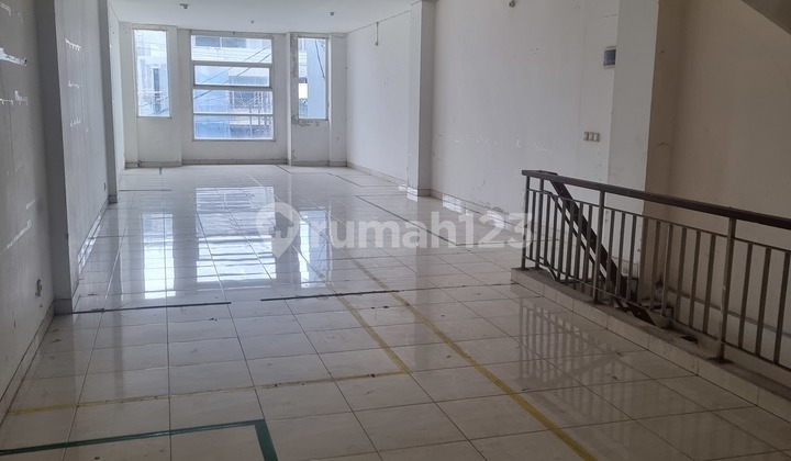 Downtown Shophouse Suitable for Office, Cafe, Showroom.