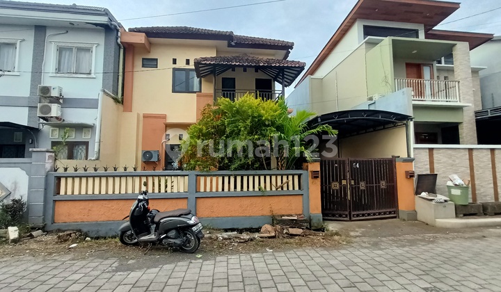 2-Story House in a Quiet Neighborhood, 10 Minutes to the Airport
