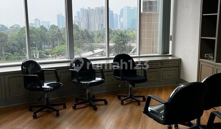 Disewakan Ruang Kantor Office Space Semi Furnished di Menara Sudirman Jakarta Selatan