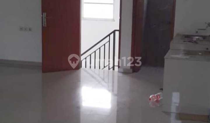 Super Strategic, 3-Story Shop House Main Road Wing Student Fighter Bandung 2