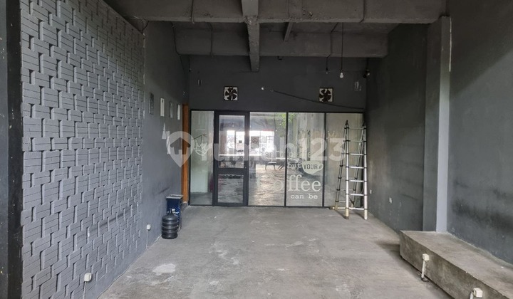 Rent a 1-Story Super Strategic Shop House on Main Road, Jl. Sunda, Bandung