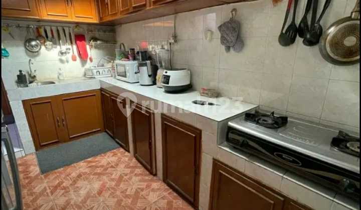 Exclusive 4-Bedroom House, Suitable for Large Family in Pharmindo Complex, Bandung 2