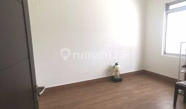 Rumah Desain Elegan Tata Ruang Lega di Kota Baru Parahyangan 2