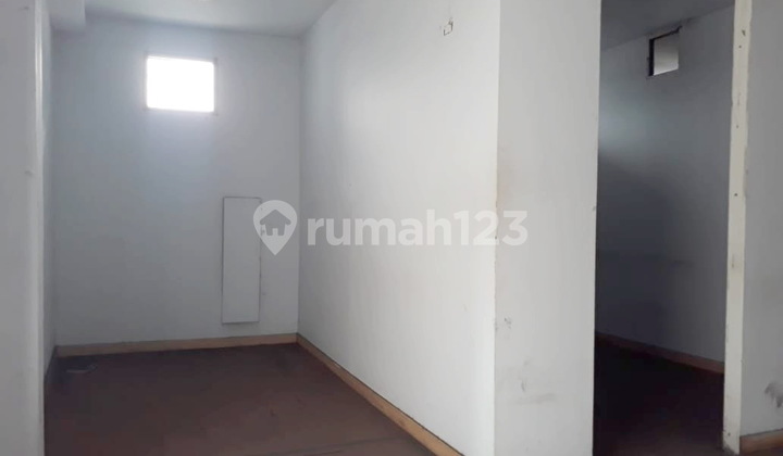 Shop House for Rent on Main Road, Strategic Location, Ready to Use in Cimahi 2