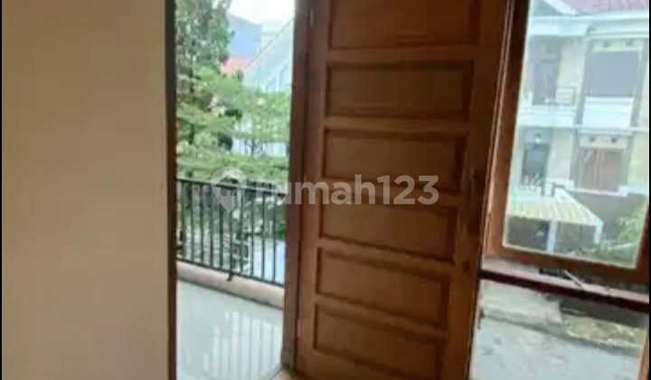 Rumah Siap Huni Desain Modern Kawasan Aman di Setraduta Bandung 2