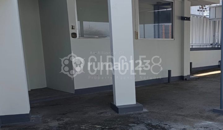 3-Story Shop House in a Busy Location Suitable for All Businesses, Ramdan Area Bandung 2