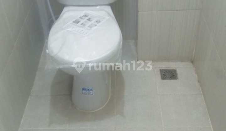 Cool Clean 3-Story Shop House on Main Road Sangkuriang, Central Cimahi