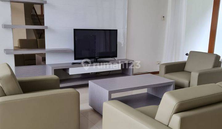 Disewakan Rumah Furnish Mewah di Green Terrace Setraduta, Bandung 1