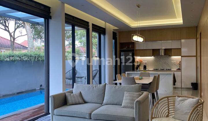 Hunian Sultan Siap Huni Posisi Hoek di Kota Baru Parahyangan